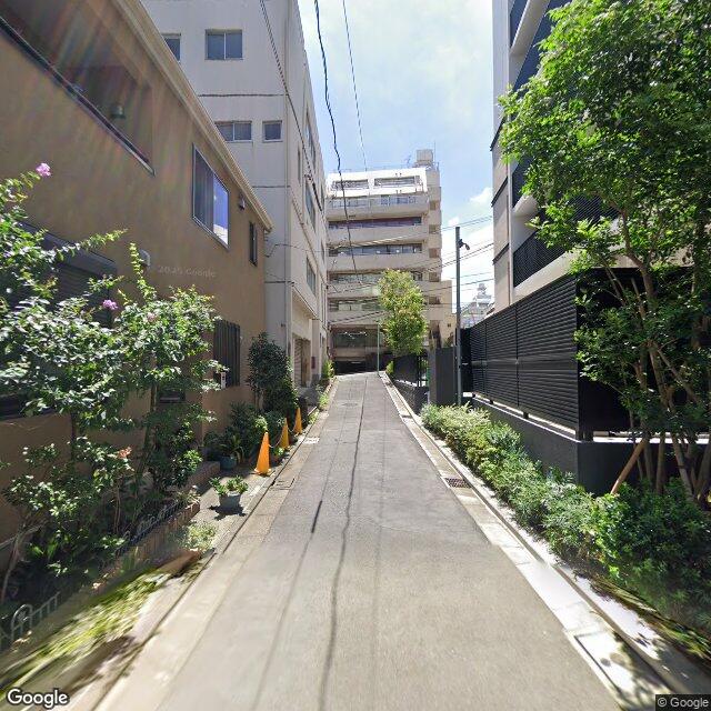 目印3：左折 して 中坂 に向かう